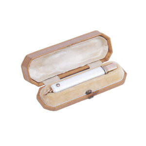 Lot 0081 <br/>Faberge. Gold Pencil Holder in Original Case. Gold, Enamel, Diamond <br/>Estimate: 1500-2000€