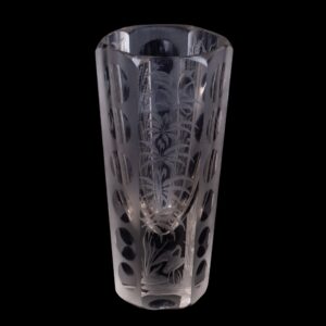 Lot 0116 <br/>Cut Clear Glass Vase with Engraved Reeds, Late 19th–Early 20th Century <br/>Estimate: 80-90€