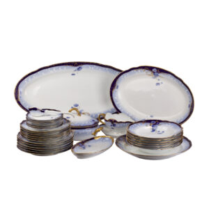 Lot 0144 <br/>Russian Porcelain Gold and Cobalt Painted Service <br/>Estimate: 3000-3500€
