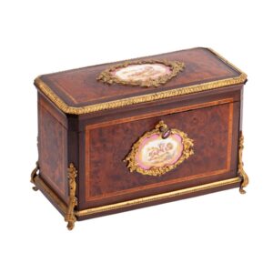 Lot 0150 <br/>Sèvres Porcelain Scent Bottles in Ormolu-Mounted Casket, France, dated 1765 <br/>Estimate: 2500-3000€
