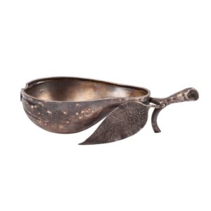 Lot 0171 <br/>Russian Trompe-l’Oeil Silver Kovsh in the Form of a Half Pear, Moscow, 1908–1917 <br/>Estimate: 2500-3500€