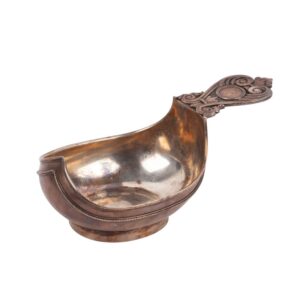 Lot 0177 <br/>Fabergé Silver Kovsh Inset with Coin, St Petersburg, 1908–1917 <br/>Estimate: 6000-8000€