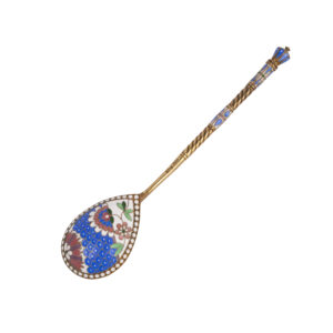 Lot 0224 <br/>Russian Art-Noveau Style Tea Spoon. Makers Mark of "EA". Moscow <br/>Estimate: 200-250€