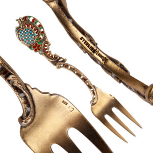 Lot 0226 <br/>Silver-Gilt and Cloisonné Enamel Lemon Fork, Early 20th Century <br/>Estimate: 150-200€