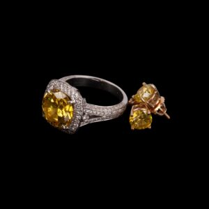 Lot 0252 <br/>Estate Platinum Ring and Canary Diamond Earrings Set with Certificates, contemporary estate jewelry <br/>Estimate: 60000-70000€