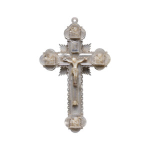 Lot 0259 <br/>Rare Jerusalem Mother-of-Pearl Pilgrim Crucifix with Russian Monastic Inscription, 2nd Half 19th Century <br/>Estimate: 3500-5000€