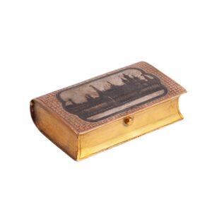 Lot 0043 <br/>Trompe-l’oeil Silver Snuff Box in the Form of a Book with Niello View of the Moscow Kremlin, Moscow, 1883 <br/>Estimate: 1500-1700€