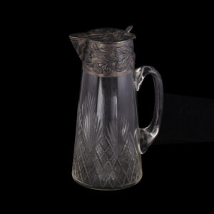 Lot 0054 <br/>Russian Art Nouveau Silver-Gilt and Cut-Glass Decanter, Moscow, 1899–1908 <br/>Estimate: 2500-3500€
