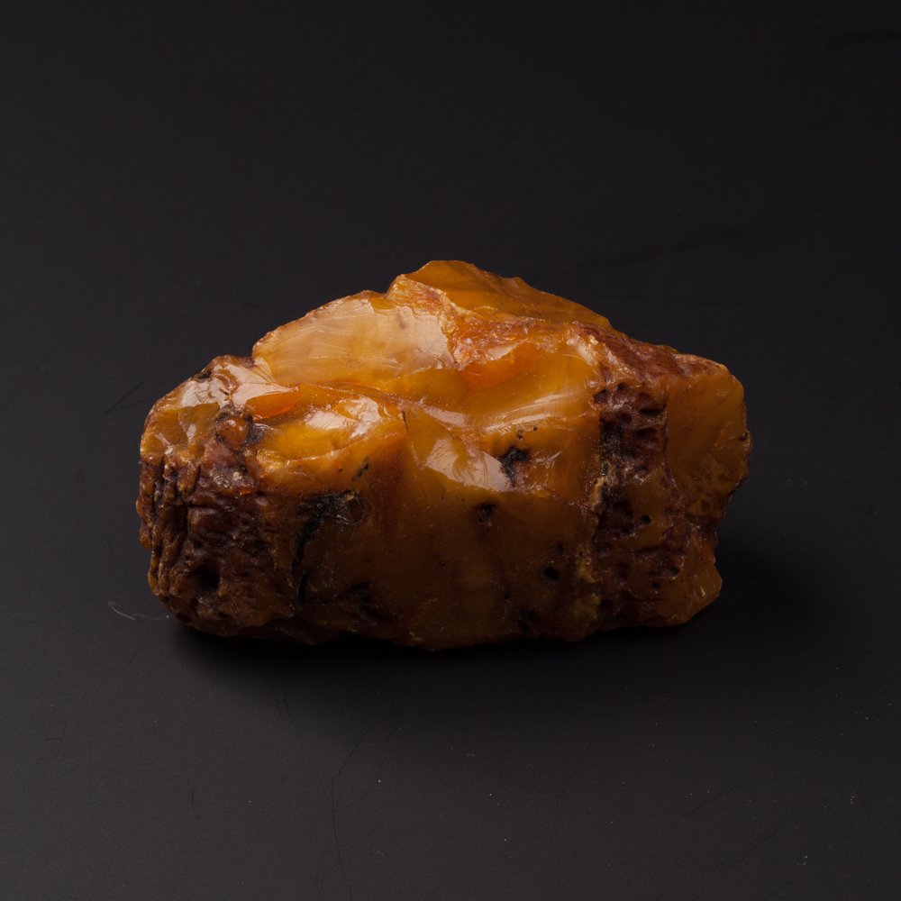 Antique amber stone. — image 1