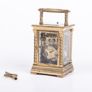 Carriage clock with the key and alarm — image 3