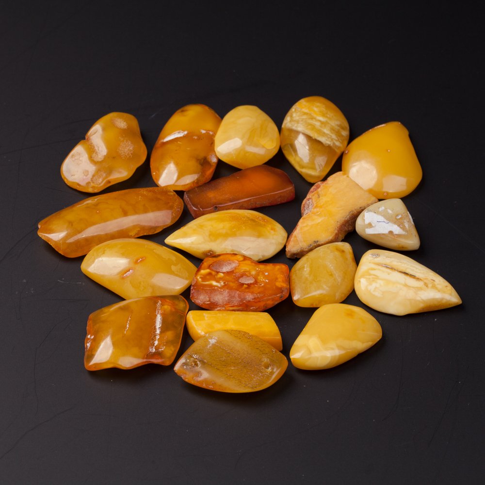 Set of antique amber stones. — image 1