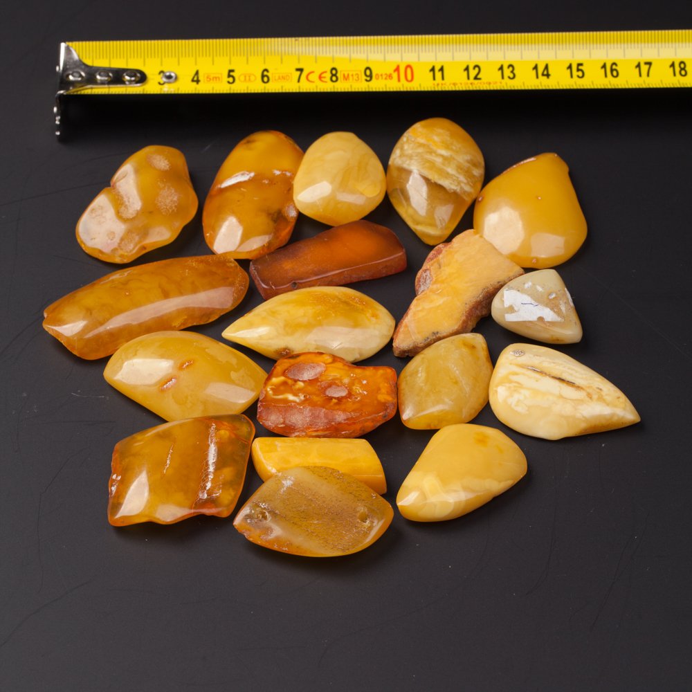 Set of antique amber stones. — image 2