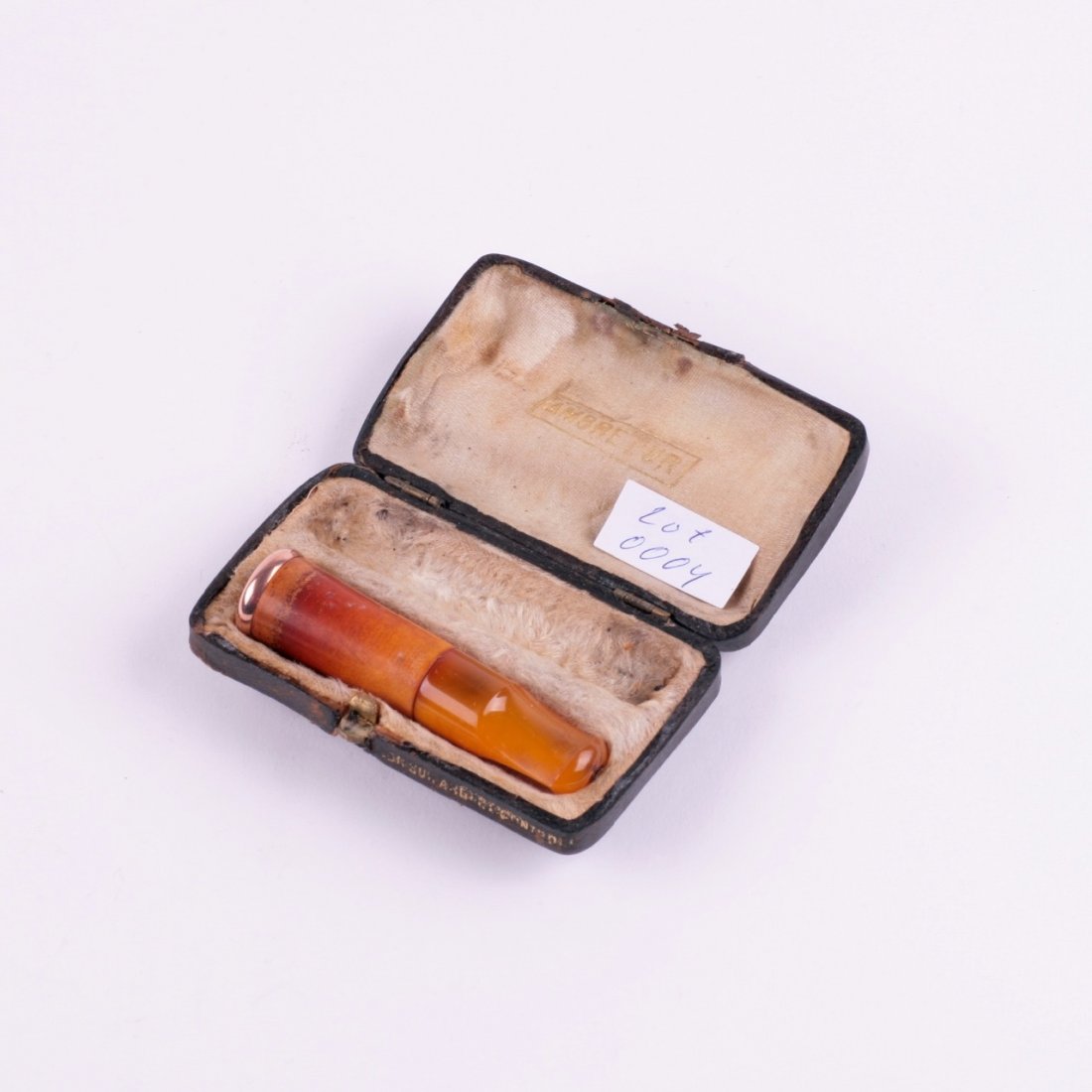 Amber mouthpiece. — image 1