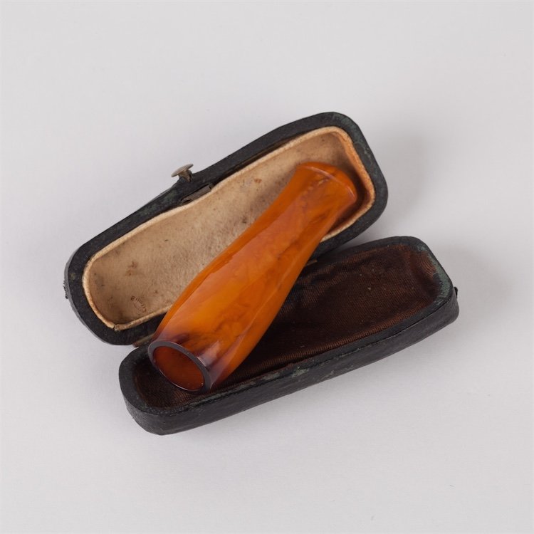 Amber mouthpiece. — image 2