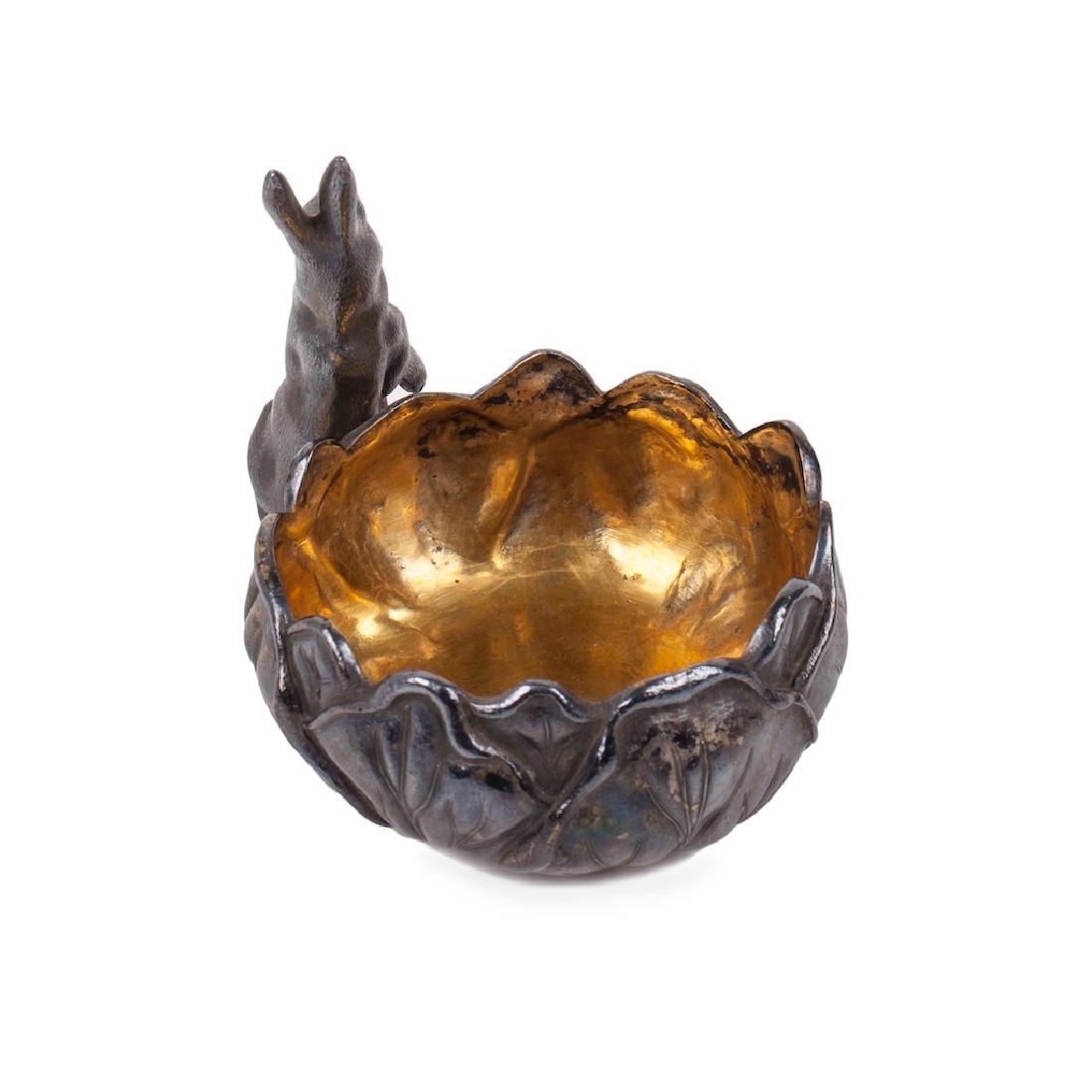 Russian silver-gilt tray with a rabbit figure — image 2