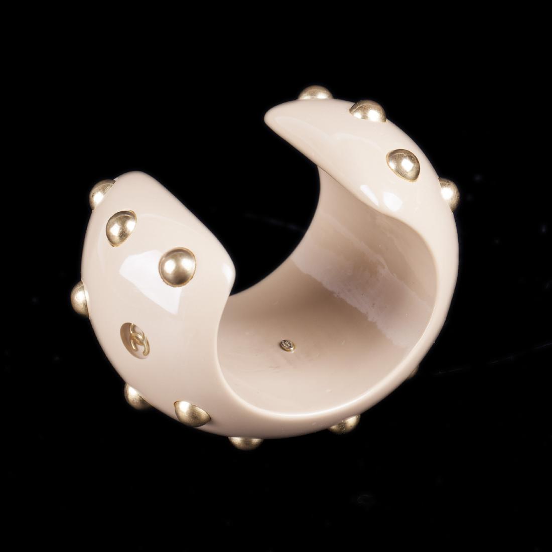 Chanel beige plastique bracelet — image 3