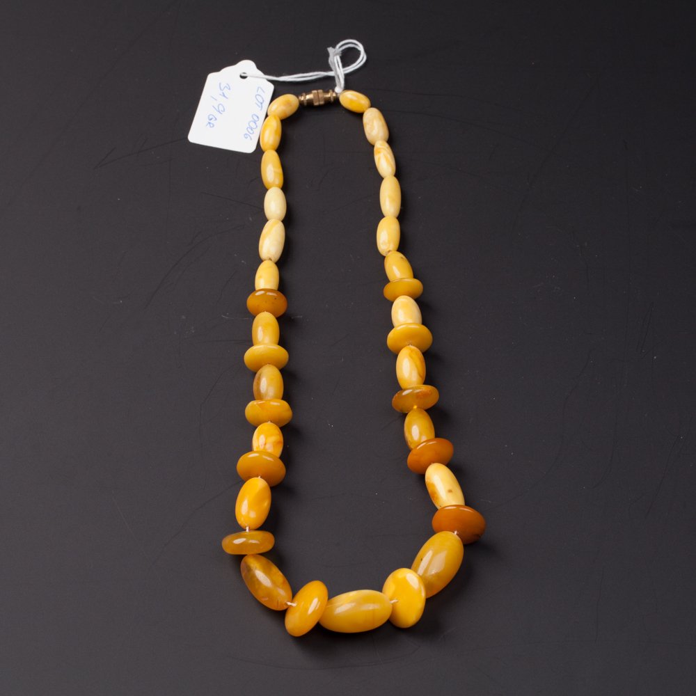 Antique amber necklace. — image 1