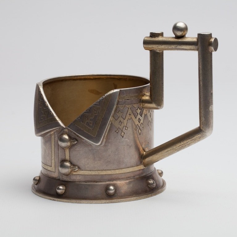 Glass-holder in the shape of a frock-coat. — image 1