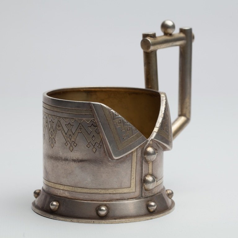 Glass-holder in the shape of a frock-coat. — image 2