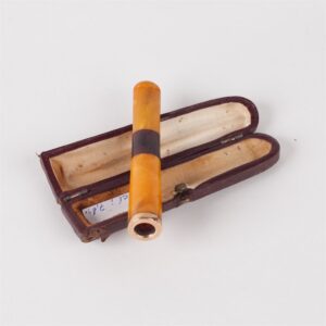 Amber mouthpiece in case. — image 1