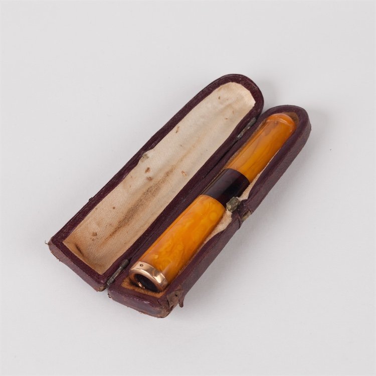 Amber mouthpiece in case. — image 2