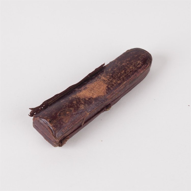 Amber mouthpiece in case. — image 3