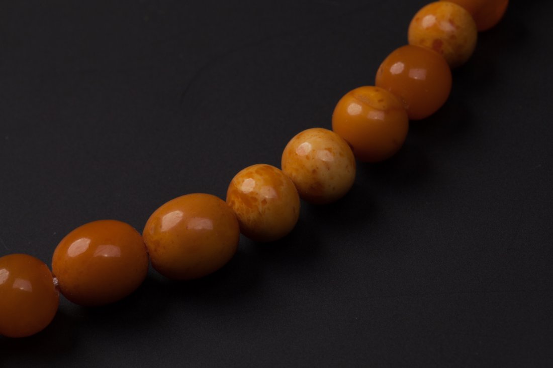 Antique amber necklace. — image 3