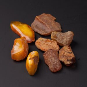 Set of antique amber stones. — image 1