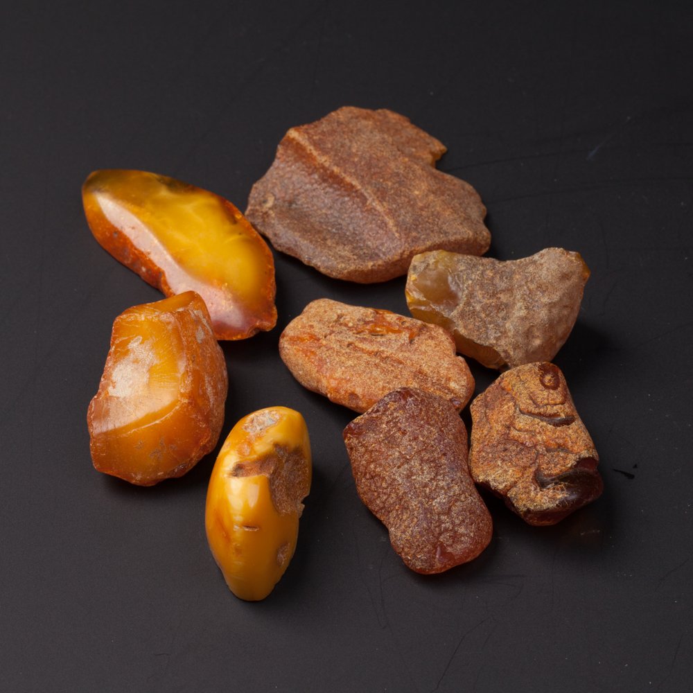 Set of antique amber stones. — image 1