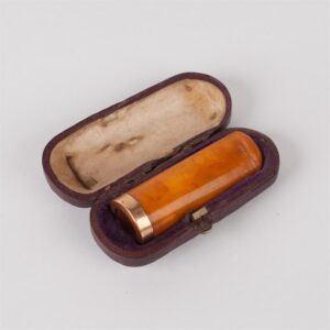 Amber mouthpiece in case. — image 1