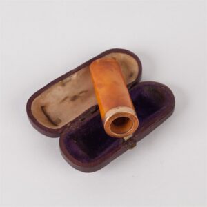 Amber mouthpiece in case. — image 3