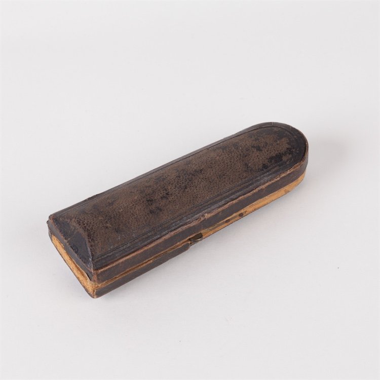 Amber mouthpiece in case. — image 2
