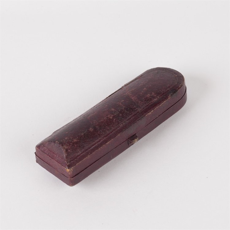 Amber mouthpiece in case. — image 2