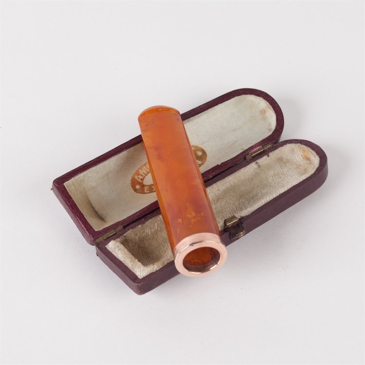 Amber mouthpiece in case. — image 3