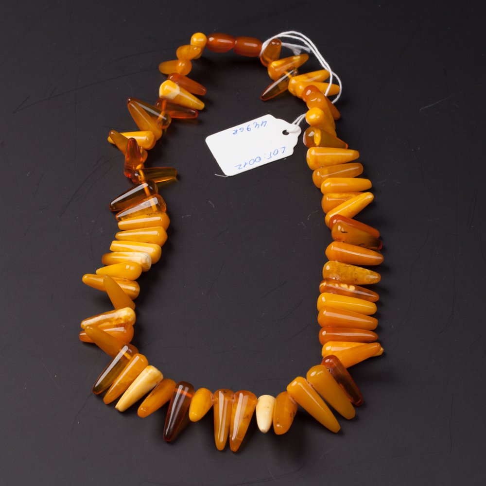 Antique amber necklace. — image 1
