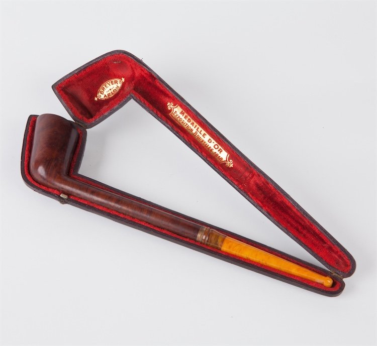 Antique smoking pipe. — image 1