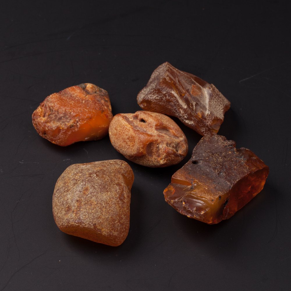 Set of antique amber stones. — image 1