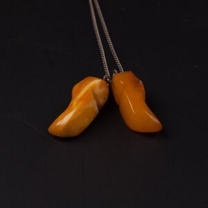 Amber "shoes" pendant with silver chain. — image 4