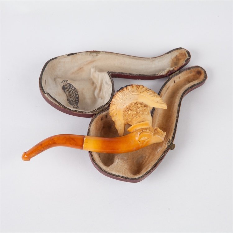 Antique smoking pipe with amber in case. — image 3
