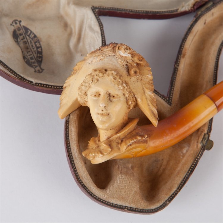 Antique smoking pipe with amber in case. — image 4