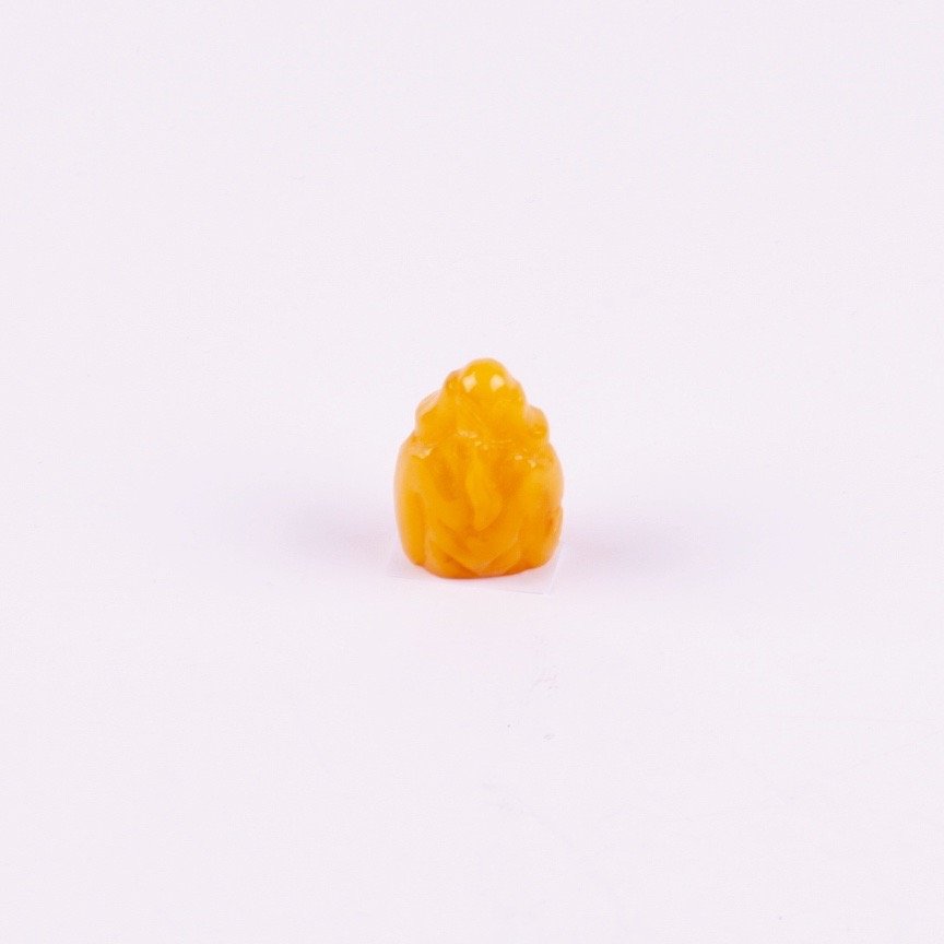 Amber figure. — image 2