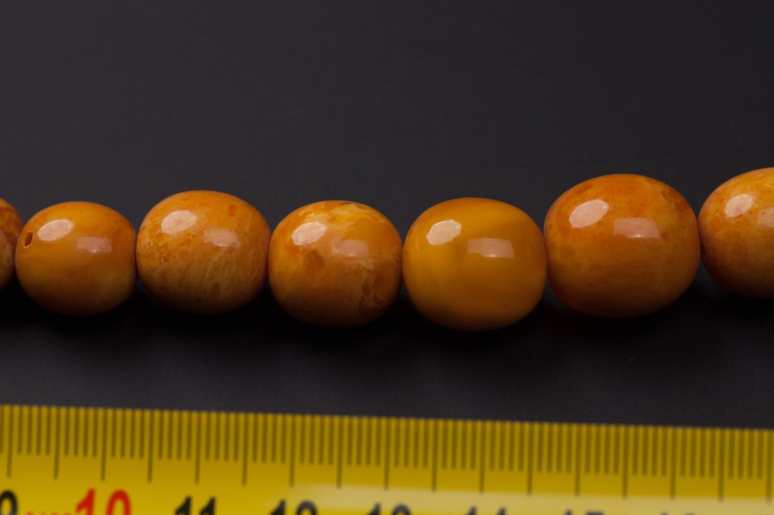 Antique amber necklace. — image 5