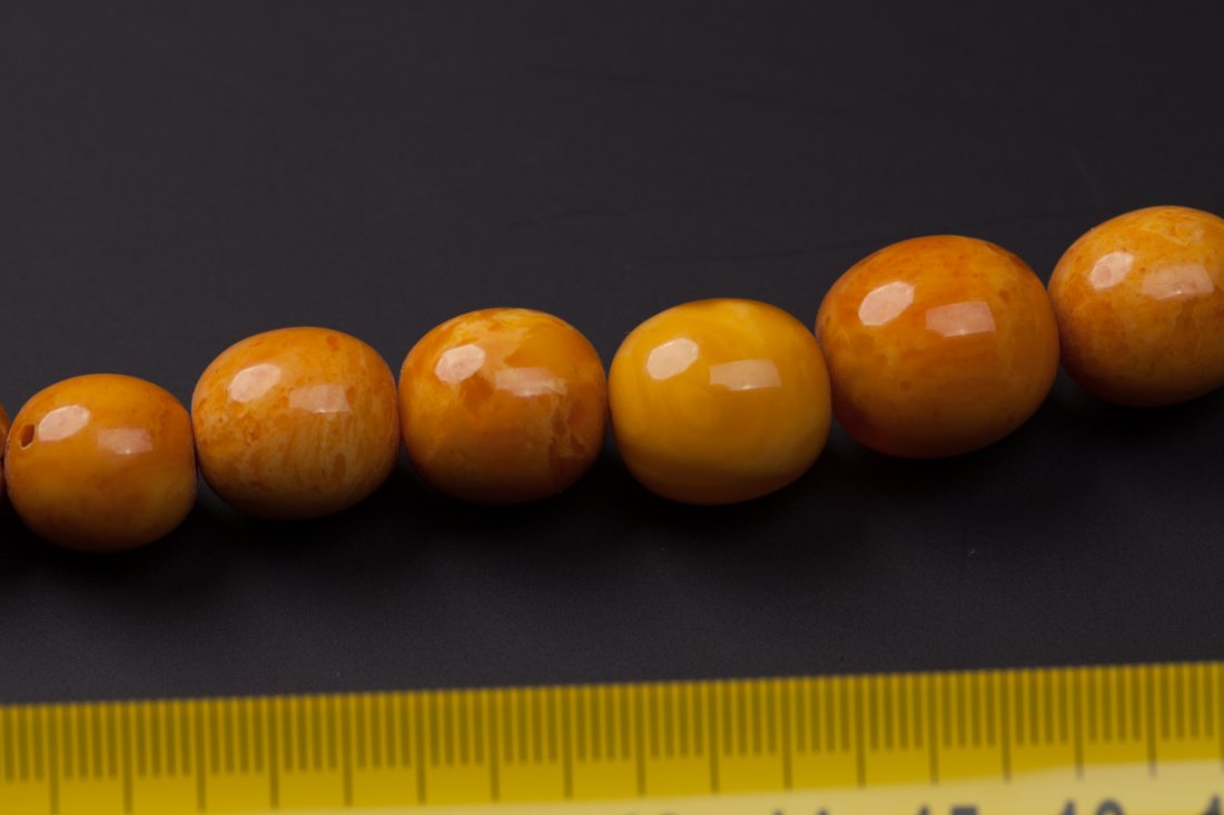 Antique amber necklace. — image 6
