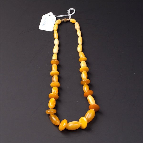 Antique amber necklace. — image 1