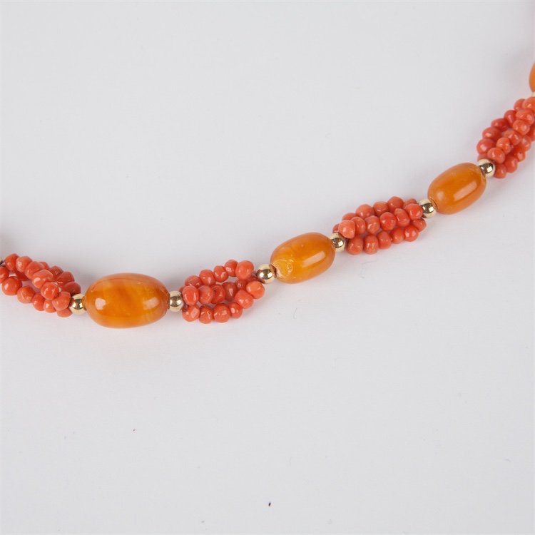 Coral and amber antique necklace. — image 2