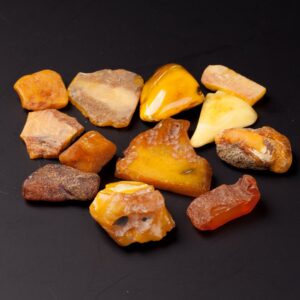 Set of antique amber stones. — image 1
