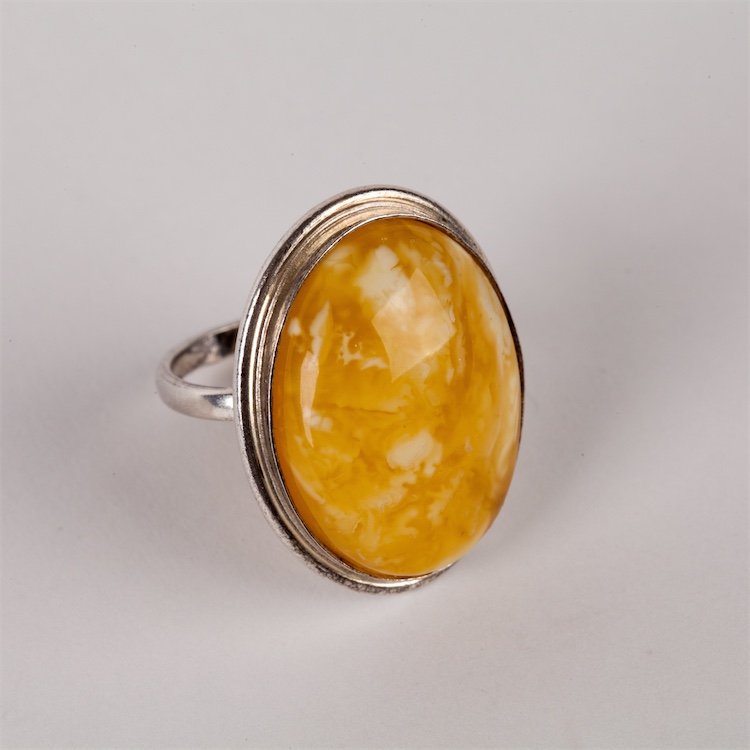 Silver ring with amber. — image 1
