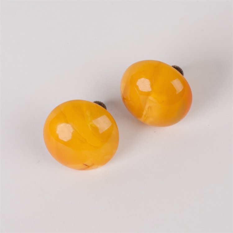 Amber earclips. — image 1
