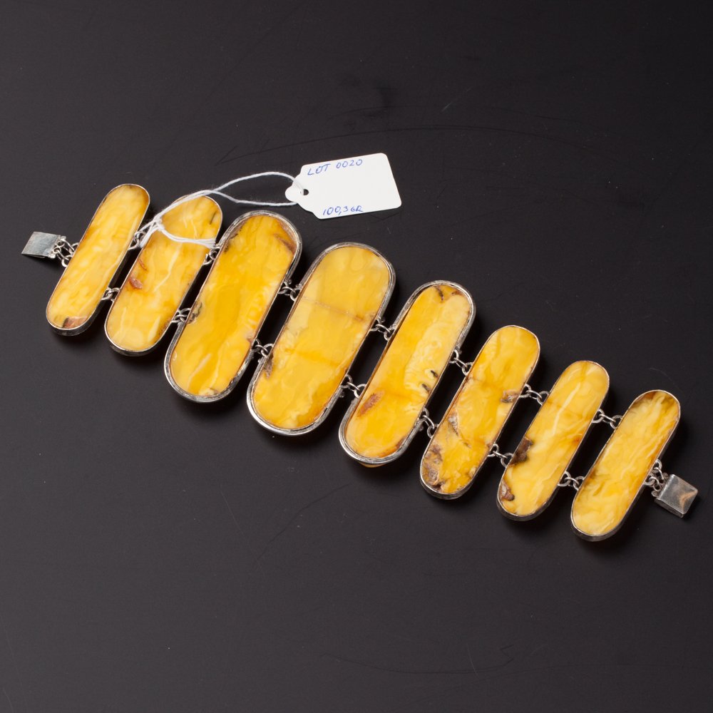 Antique amber hand bracelet. — image 4