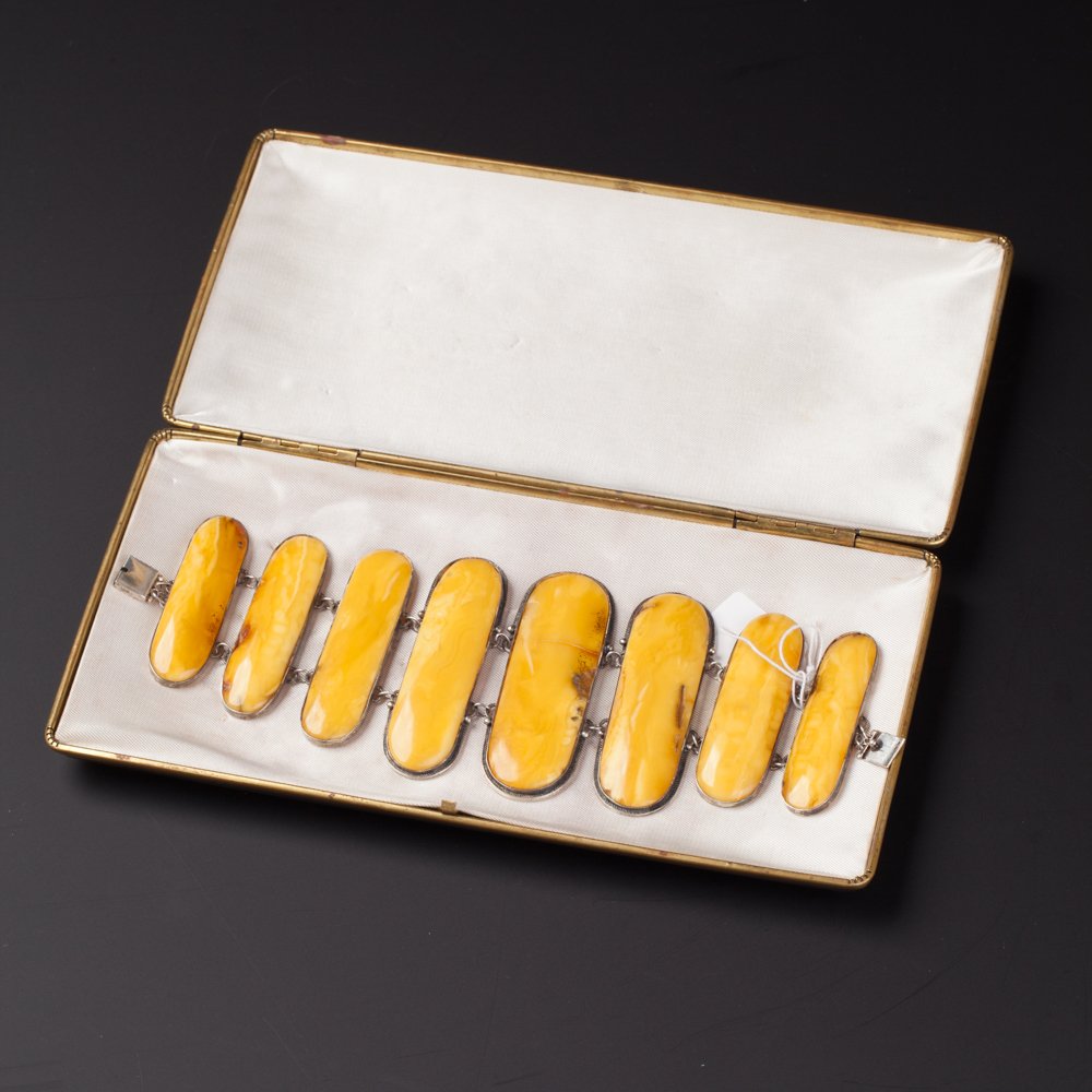 Antique amber hand bracelet in silver. — image 1